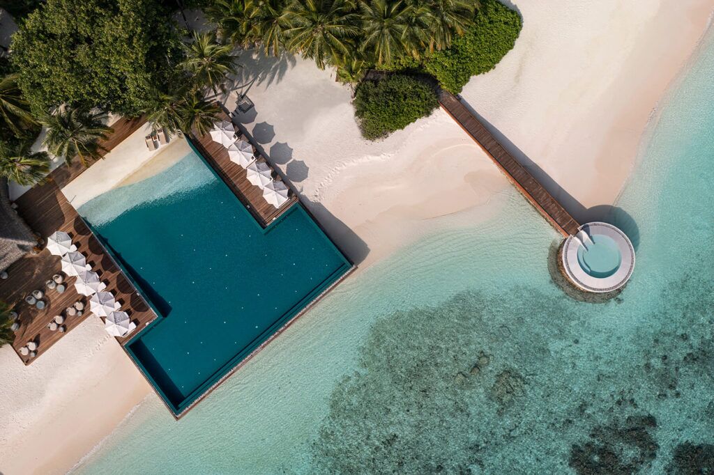 IMMERSE…LATITUDE 4° UNDERWATER DINNER
