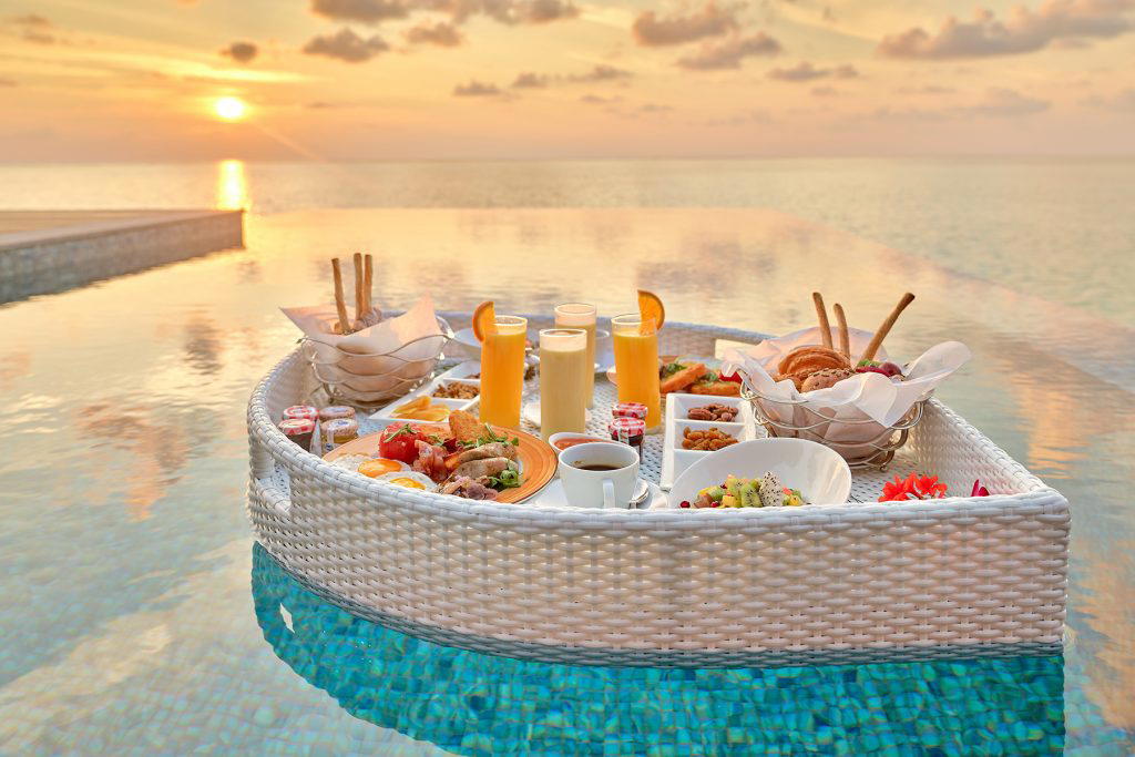DESTINATION DINING